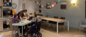  alt="Dans cet Ehpad de Toulon, le bien-être passe aussi par un programme d'activités thérapeutiques et ludiques"