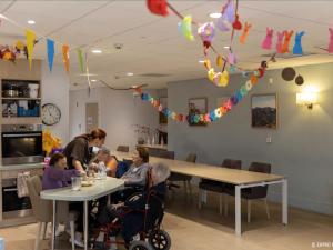  alt="Dans cet Ehpad de Toulon, le bien-être passe aussi par un programme d'activités thérapeutiques et ludiques"